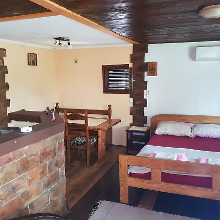 Apartmani Jankovic Vrdnik Buitenkant foto